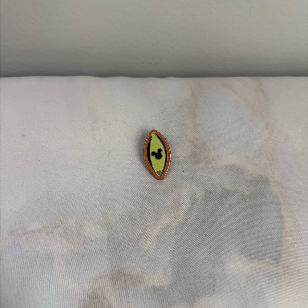 Disney / Collector Pin /Surfboard With Hidden Mickey 2010